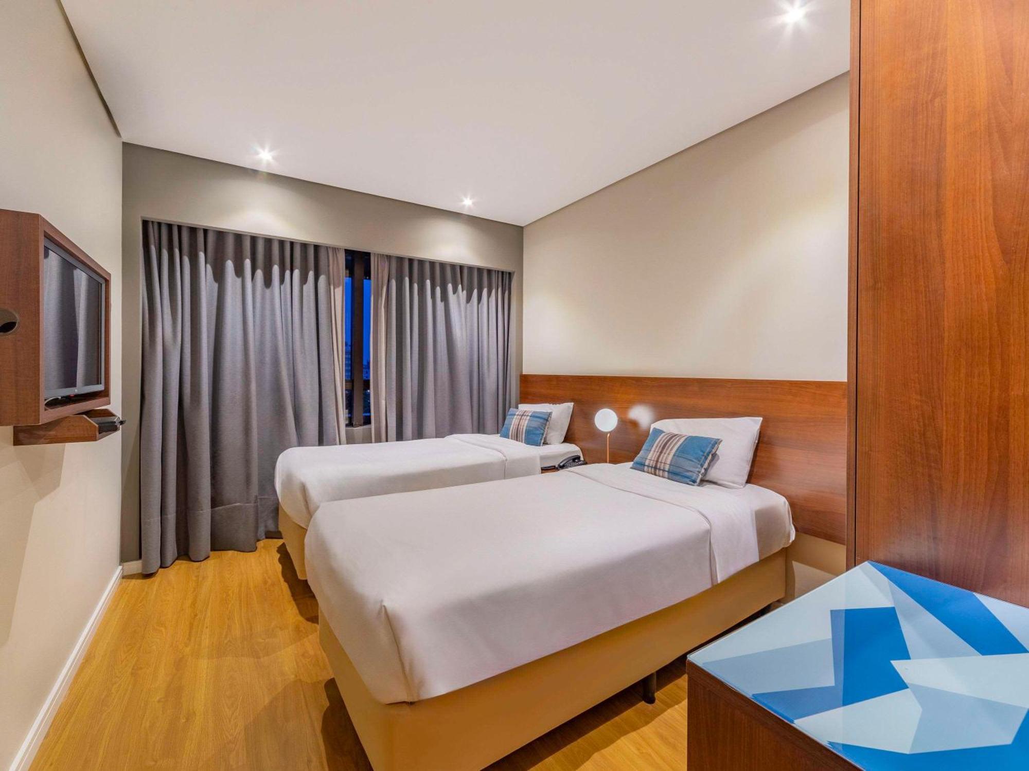Mercure Curitiba Golden Esterno foto